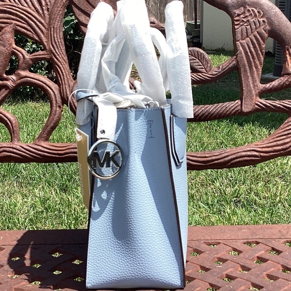 NWT Michael Kors Mercer Medium Pebbled Leather Crossbody Bag In Pale Blue/Silver - Picture 4 of 9
